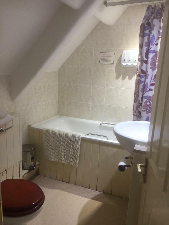 The Bear Hotel Chippenham  Esterno foto