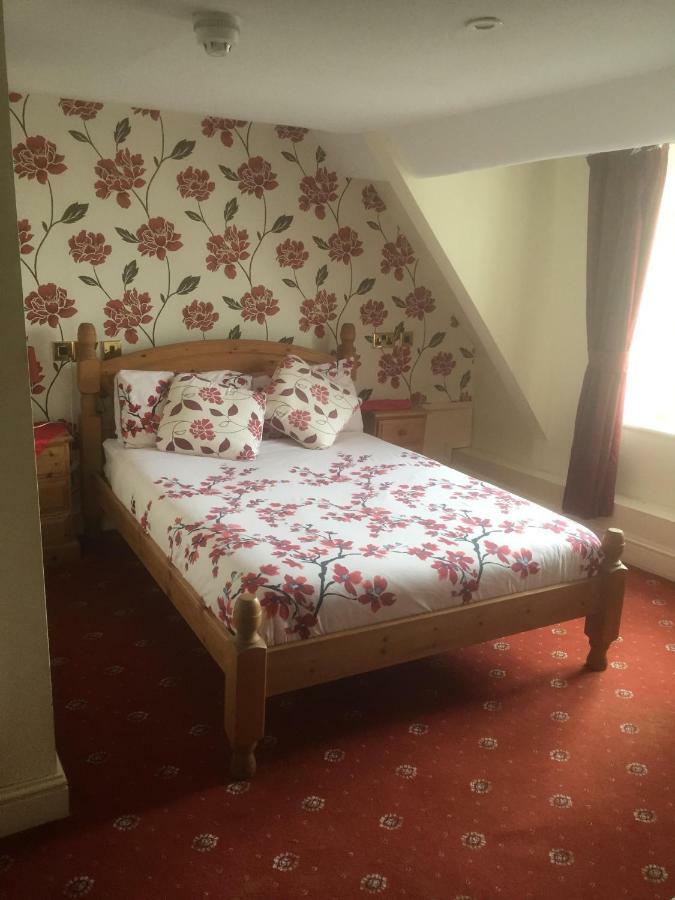 The Bear Hotel Chippenham  Esterno foto